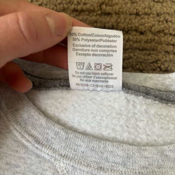 UCLA Bruins Sweater - Picture 5 of 5